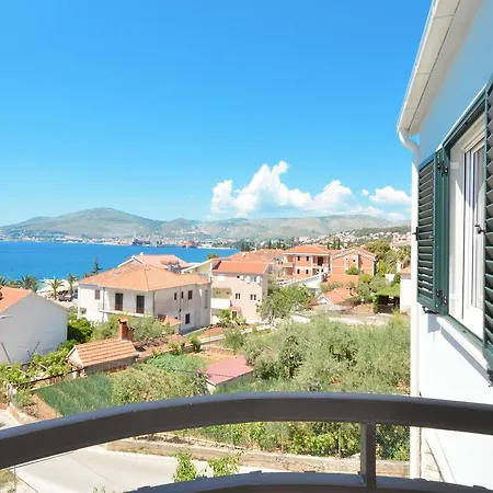 Apartment Vukadin Trogir Exterior photo